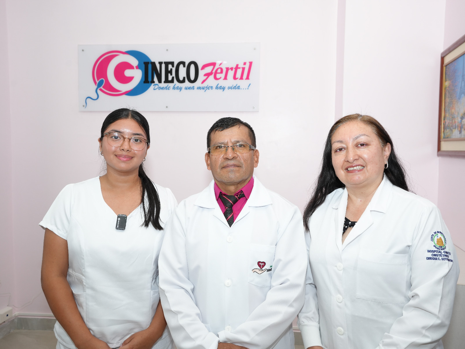 Médicos de Ginecofertil atendiendo consultas reproductivas en el centro de Guayaquil